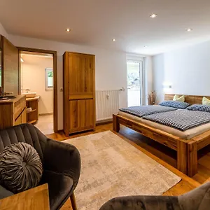 Exklusiv - Neu Renoviertes Mit Terrasse Apartment
